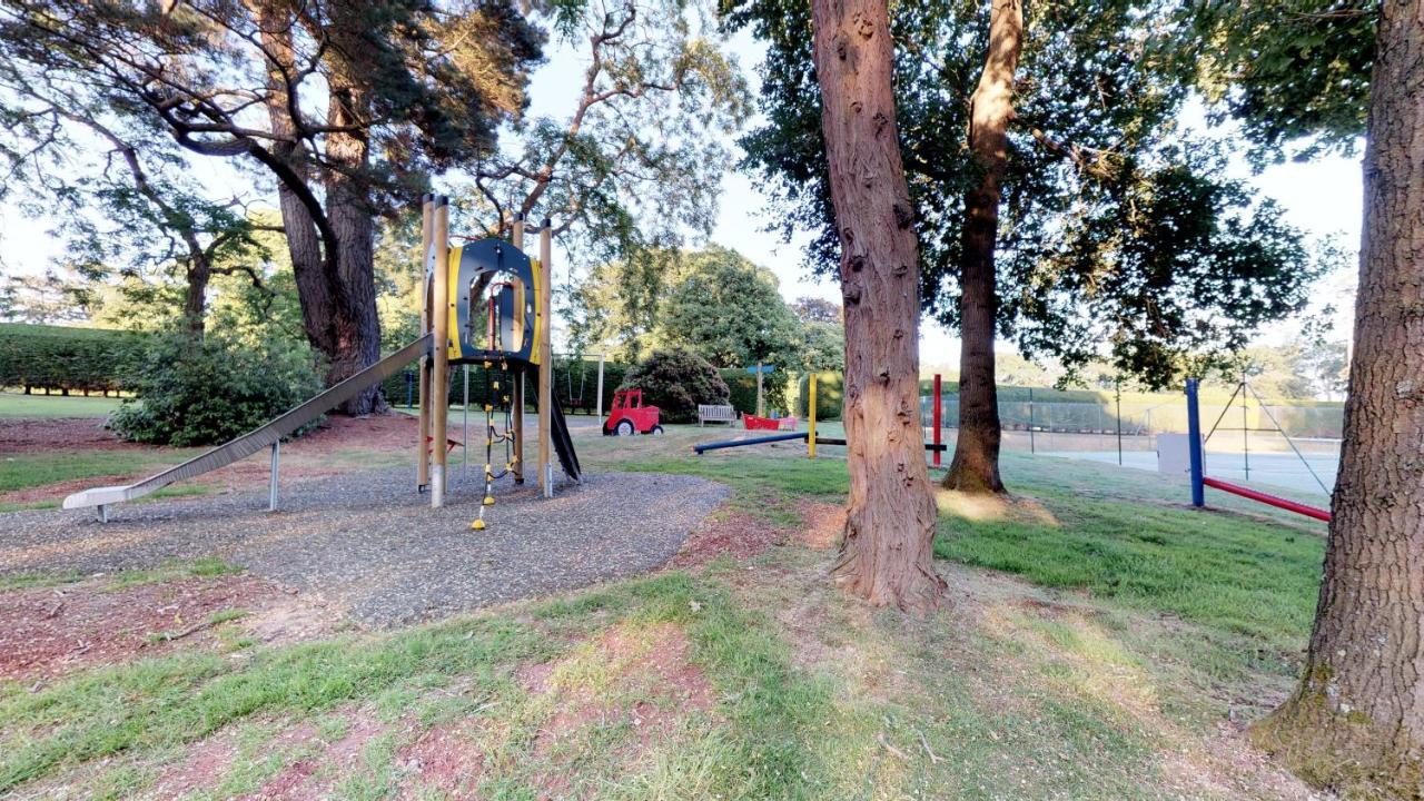 Macdonald Elmers Court Resort Lymington Exterior foto