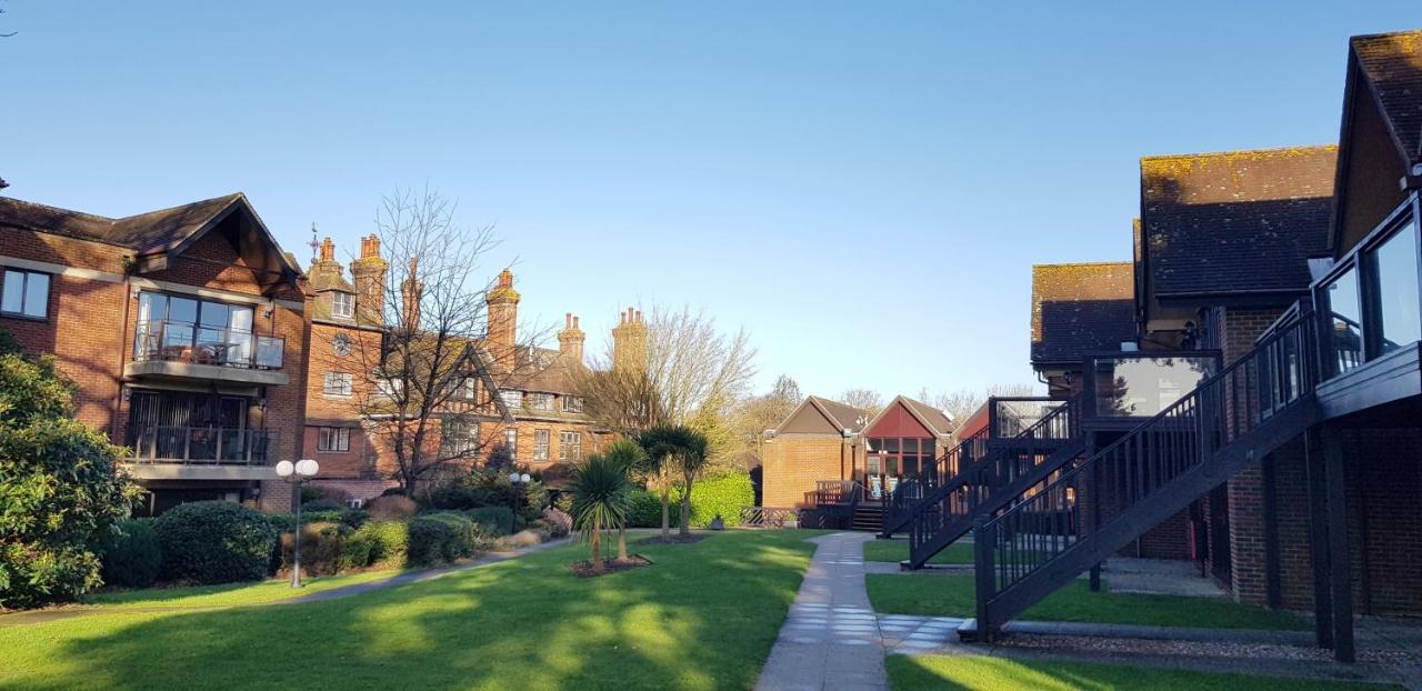 Macdonald Elmers Court Resort Lymington Exterior foto